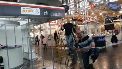ein starkes Team beim Standbau